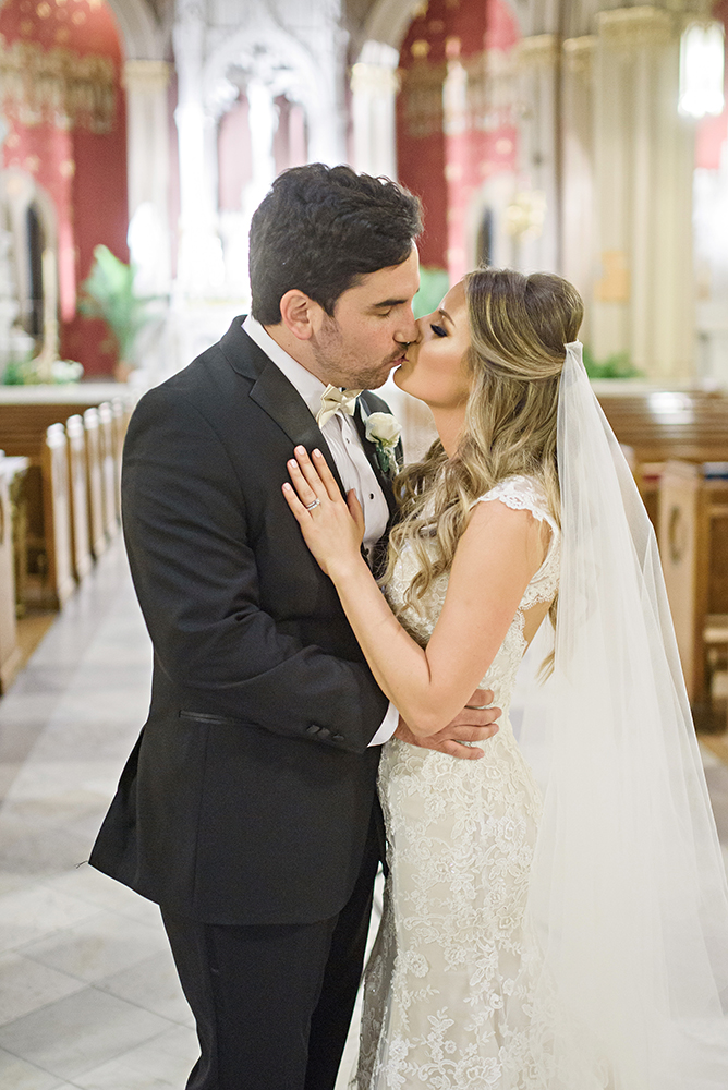 Holy Name of Jesus Chateau Country Club Wedding Photographer | Amber & Brandon